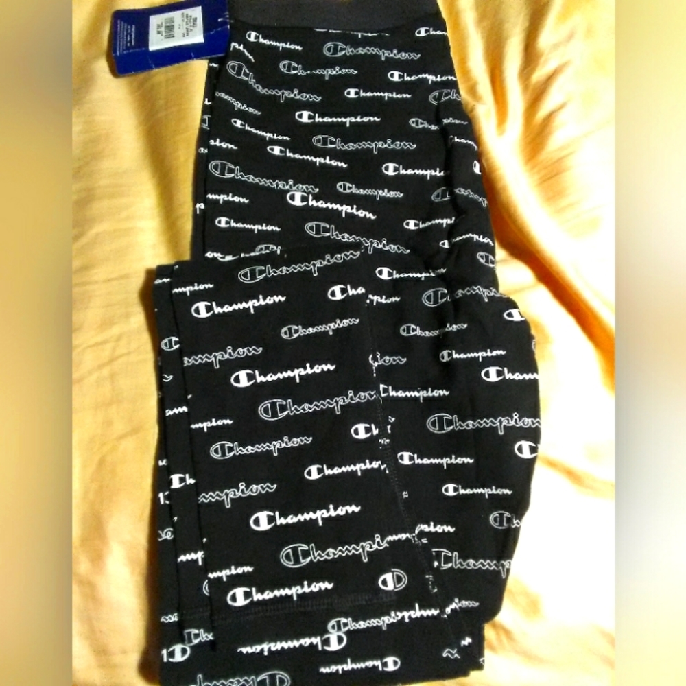 BNWT LEGGINGS BY CHAMPION SZ. SMALL BLACK MONOGRAM IN WHITE  GREAT FIT XDRY
